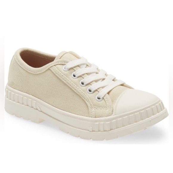 NIB GIRLS Treasure & Bond Lydia Lug Sole Sneaker size 4M - Picture 1 of 10